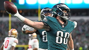 Reports: Eagles bring back TE Dallas Goedert, HD wallpaper