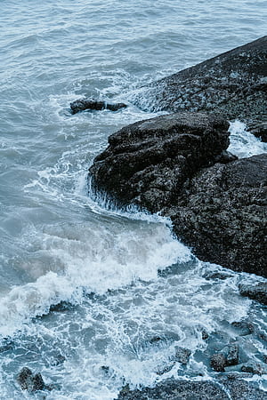 Sea Wave Splashing on Rocks on Beach ·, Ocean Rock, HD phone wallpaper