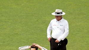 Mitchell Santner Out For New Zealand England Test Series With Knee Injury, HD wallpaper