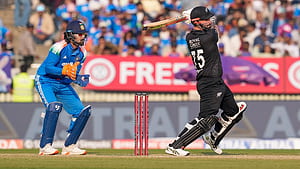 Daryl Mitchell Hits 84 To Lift New Zealand To 300 8 Against India In Vadodara, HD wallpaper