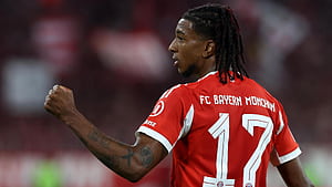Michael Olise thumps in the opener for Bayern, Micheal Olise, HD wallpaper