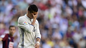 Alaves v Real Madrid preview: Rotation could see Cristiano Ronaldo left out, Ronaldo Crying, HD wallpaper