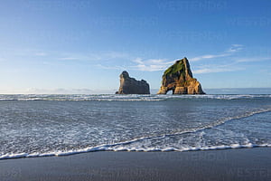 New Zealand, South Island New Zealand, Puponga, Wharariki Beach with Archway Islands in background, HD wallpaper
