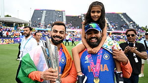Virat Kohli reveals story behind iconic with Rohit Sharma and T20 World Cup trophy, HD wallpaper