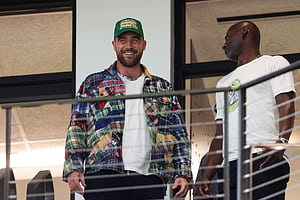 Taylor Swift as His Phone Background, Travis Kelce and Taylor Swift, HD wallpaper