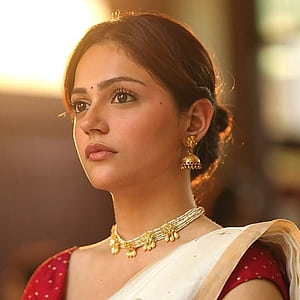 Aneet Padda After Saiyaara Success: Back To College For Final Year Exam?, HD phone wallpaper