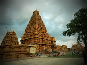 View from left side corner of the Brihadeeswarar, Brihadeeswarar Temple, HD wallpaper
