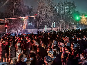 How US Could Intervene In Iran, 4 Possible Options, Crowd People, HD wallpaper