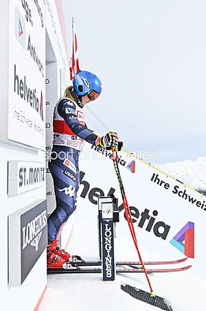 Mikaela Shiffrin USA Ski World Cup Downhill Start St Moritz Switzerland 2022, HD phone wallpaper