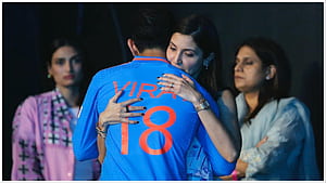 Anushka Sharma hugs Virat Kohli after, HD wallpaper