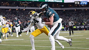 WATCH: Eagles TE Dallas Goedert Hits Packers Defender With Back To Back To Back Stiff Arms To Score Massive Toucown, HD wallpaper