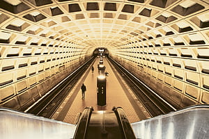 Going Underground: Discovering the Fascinating World of DC's Metro System the World with Simon Sulyma, Metro Station, HD wallpaper