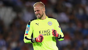 Kasper Schmeichel saves Leicester but fractures his hand, HD wallpaper