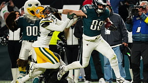Eagles And Dallas Goedert Stiff Arm Packers In NFC Wild Card Playoff Win, HD wallpaper