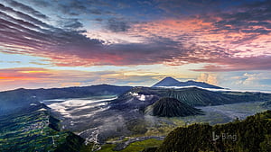 Indonesia Smoldering Mount Bromo In East Java 2017 Bing, HD wallpaper