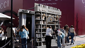 Taylor Swift's 'The Tortured Poets Department' is here. Is it poetry? This is what experts say. News 4 Buffalo, HD wallpaper