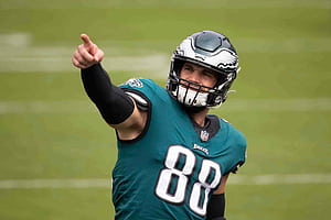 Dallas Goedert Eagles Pointing On Field, HD wallpaper