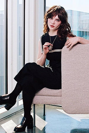 Sophie Thatcher, HD phone wallpaper