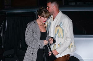 Taylor Swift Kisses Travis Kelce in New, HD wallpaper