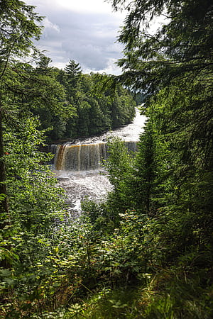 Hiking Tahquamenon Falls in Michigan's Upper Peninsula, HD phone wallpaper