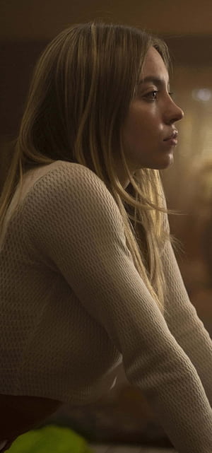 Euphoria Hbo iPhone With Cassie In White, Cassie Howard, HD phone wallpaper