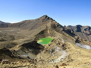 Tongariro Alpine Crossing: What to Know About New Zealand's Most Epic Day Hike With Maja, HD wallpaper