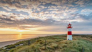Red Lighthouse On The Island Of Sylt In North Frisia, Schleswig Holstein, Germany. Windows Spotlight, Schleswig-Holstein, HD wallpaper