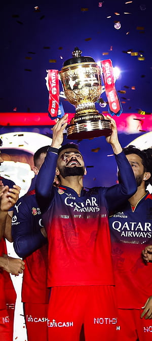 Virat Kohli With Trophy, Virat Kohli with IPL Trophy, HD phone wallpaper