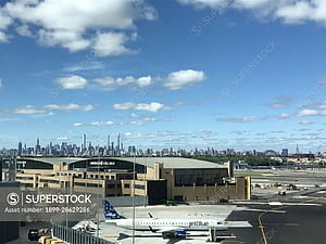 View of New York City Skyline from pedestrian walkway of LaGuardia Airport, Queens, New York, HD wallpaper