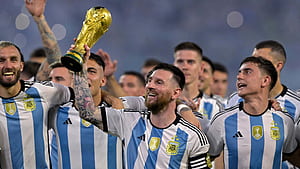Lionel Messi Lifting World Cup Trophy With Team, HD wallpaper