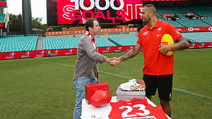 AFL news 2022: Lance Franklin 1000 goals, Buddy gets ball back from Sydney Swans fan Alex Wheeler, HD wallpaper