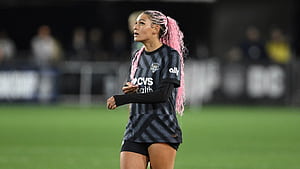 Washington Spirit star Trinity Rodman out indefinitely to address back issue. DC News Now, HD wallpaper